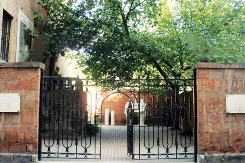  Ara Sargsyan house museum